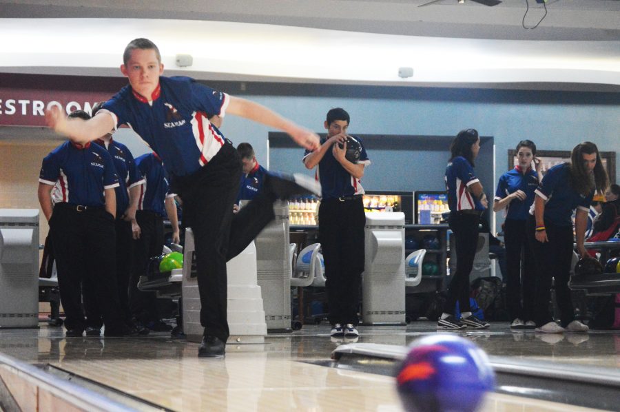 Boys+bowling+continues+to+have+impressive+season