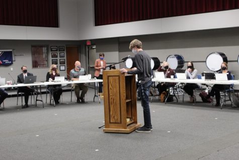 Junior Theo Wagnon speaks at the October Seaman Board of Education meeting.  Wagnon focused his speech to the board on statistics related to COVID-19.