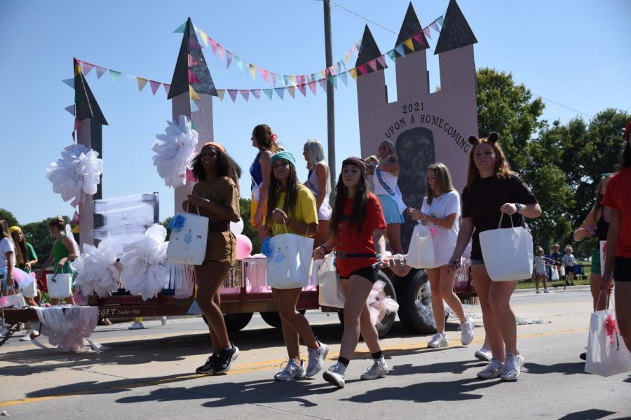 The cheerleaders pass out candy dressed as their favorite dwarves. The cheerleaders decided to portray Disney princesses and character for the Homecoming theme, Once Upon a Homecoming. 