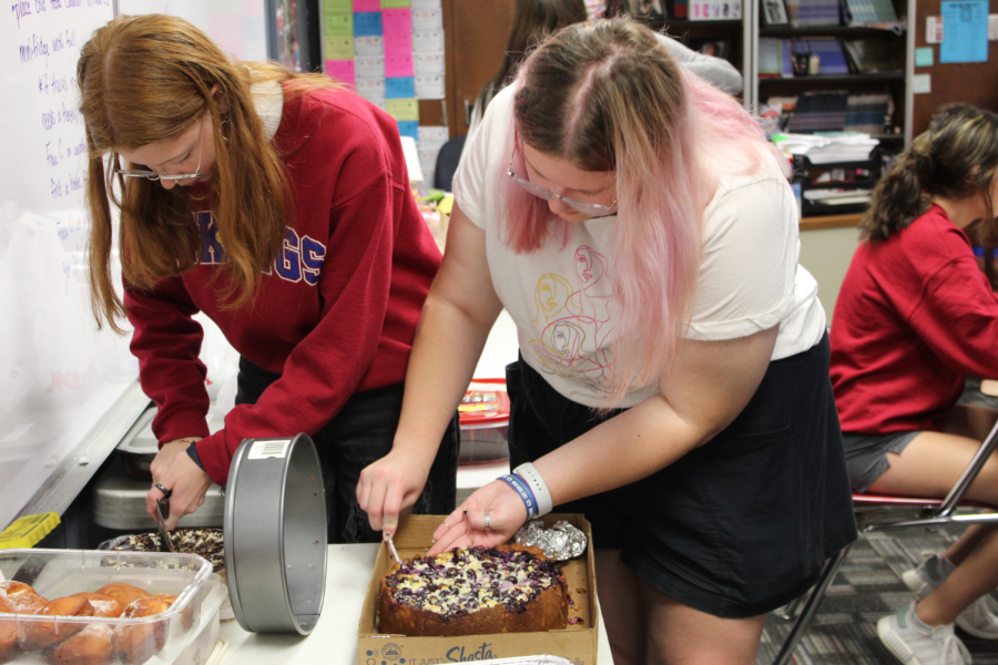 Seniors Elise Langdon and Sam Myers cut slices to share with their classmates. Every year the German classes at SHS celebrate Oktoberfest, the largest folk fest in the world, by making German food and watching a movie in German. 